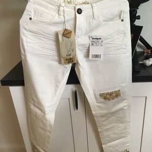 Gorgeous New Desigual White Cropped Jeans with Gold Embroidery Women's Sz 28